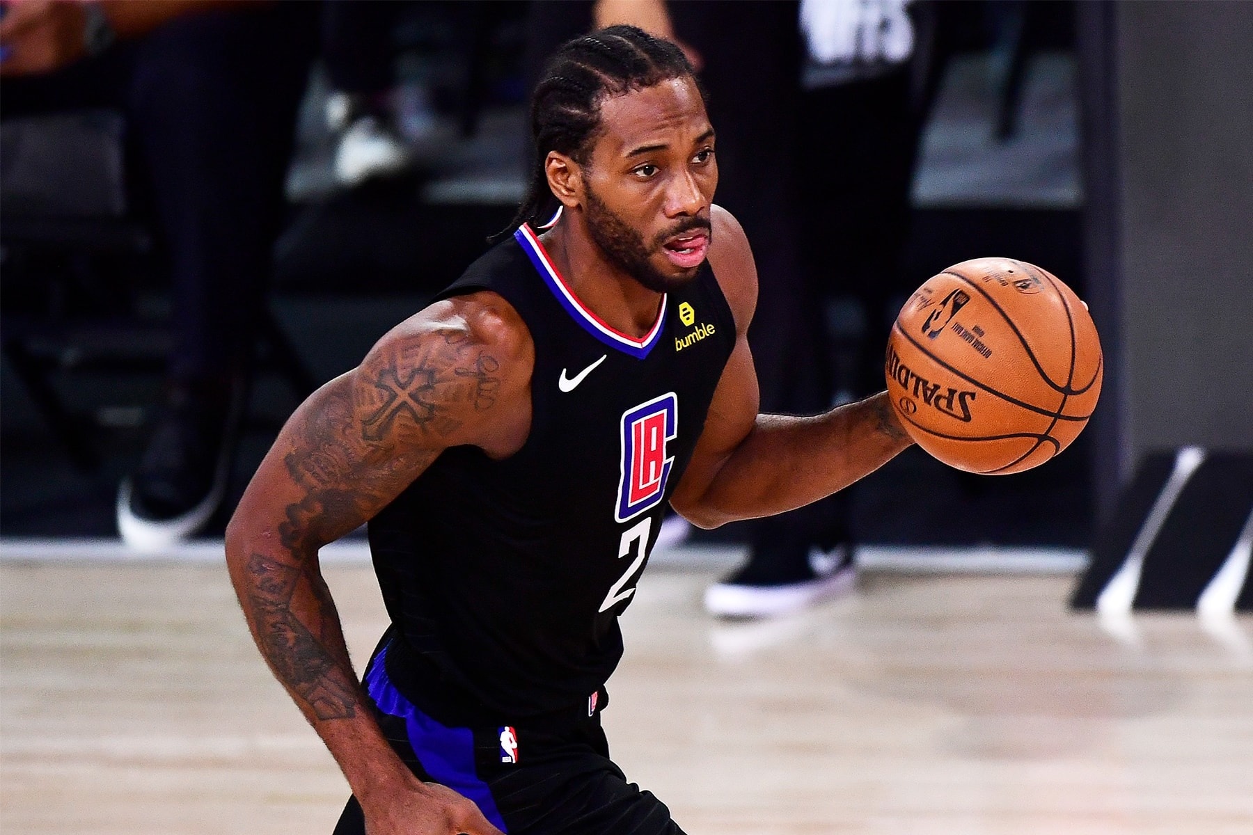 3 年總額 $1.53 億美元!Kawhi Leonard 續穿 Los Angeles Clippers 戰袍至 2027 年