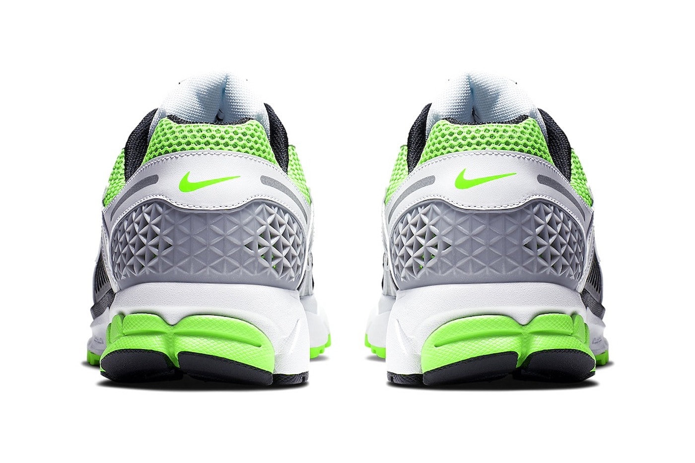 消息稱 Nike Zoom Vomero 5 人氣配色有望於 2024 年復刻回歸